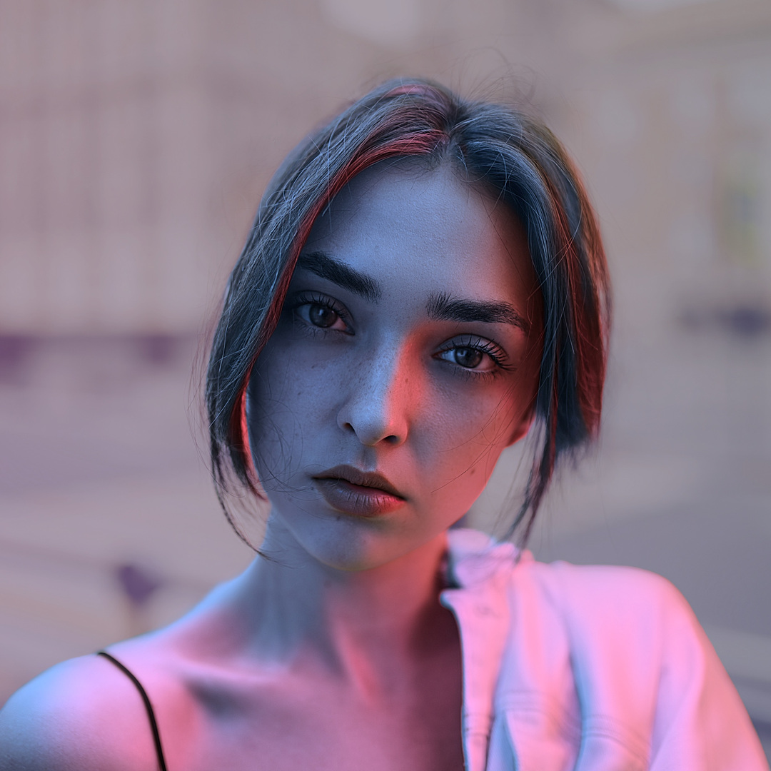 A close-up portrait · Gel Duo